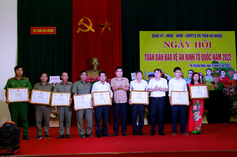 Các tập thể, cá nhân được khen thưởng Các tập thể, cá nhân được khen thưởng