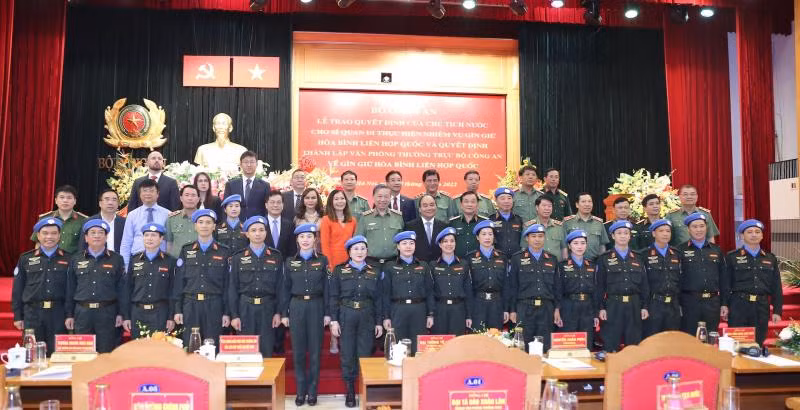 Chủ tịch nước Nguyễn Xuân Phúc, Bộ trưởng Tô Lâm và các đại biểu tham dự buổi lễ