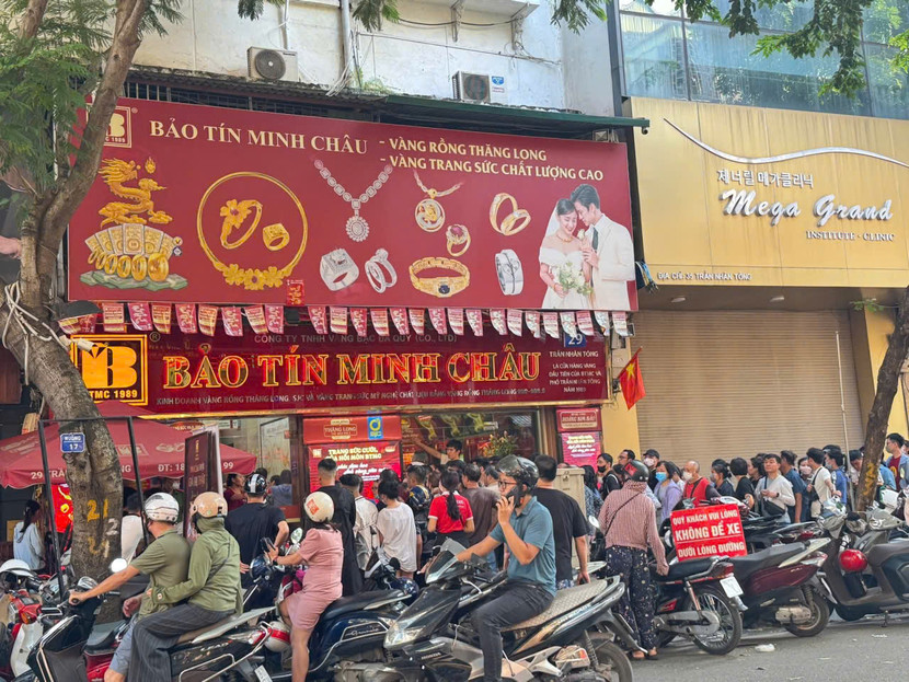 Người dân Việt Nam sẵn sàng mua vàng cao hơn giá thế giới rất nhiều