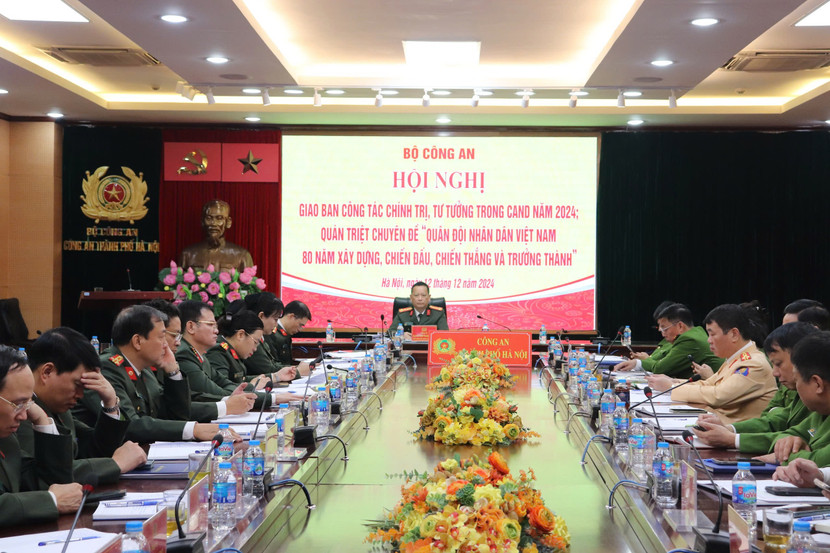 Đại tá Phạm Thanh Hùng - Phó Bí thư Đảng ủy, Phó Giám đốc CATP Hà Nội chủ trì tại điểm cầu CATP