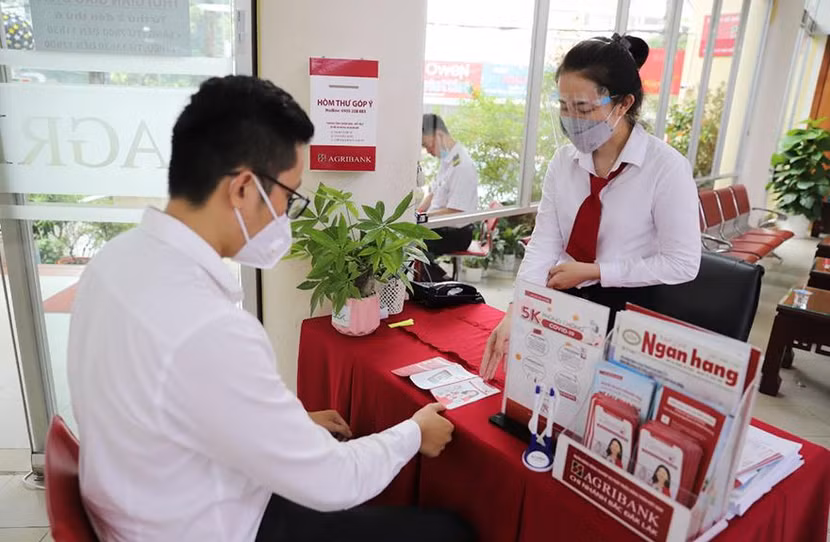 Room tín dụng tại nhiều ngân hàng đã sắp "cạn" Room tín dụng tại nhiều ngân hàng đã sắp "cạn"