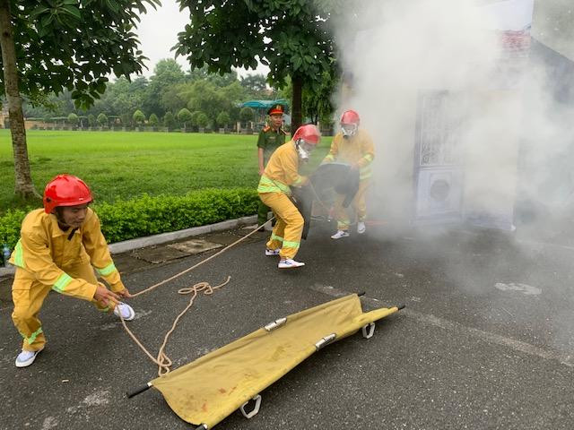 Tình huống khẩn cấp cứu người thoát khỏi đám cháy trong Hội thao