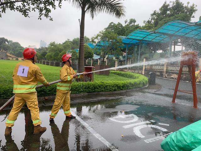 Tình huống tập trung phun nước dập tắt đám cháy...