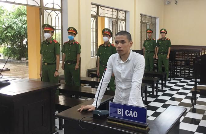 Lê Văn Sang tại phiên tòa sơ thẩm sáng 8-8 Lê Văn Sang tại phiên tòa sơ thẩm sáng 8-8