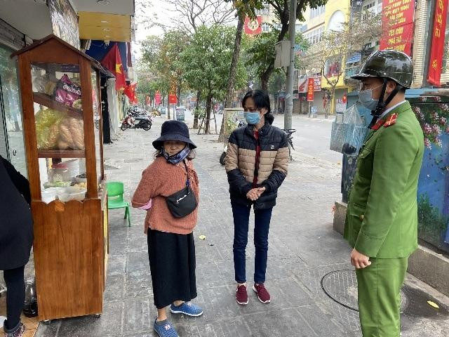 CAP Nguyễn Du, quận Hai Bà Trưng nhắc nhở hộ kinh doanh ăn uống tạm thời đóng cửa để chung sức phòng dịch bệnh CAP Nguyễn Du, quận Hai Bà Trưng nhắc nhở hộ kinh doanh ăn uống tạm thời đóng cửa để chung sức phòng dịch bệnh