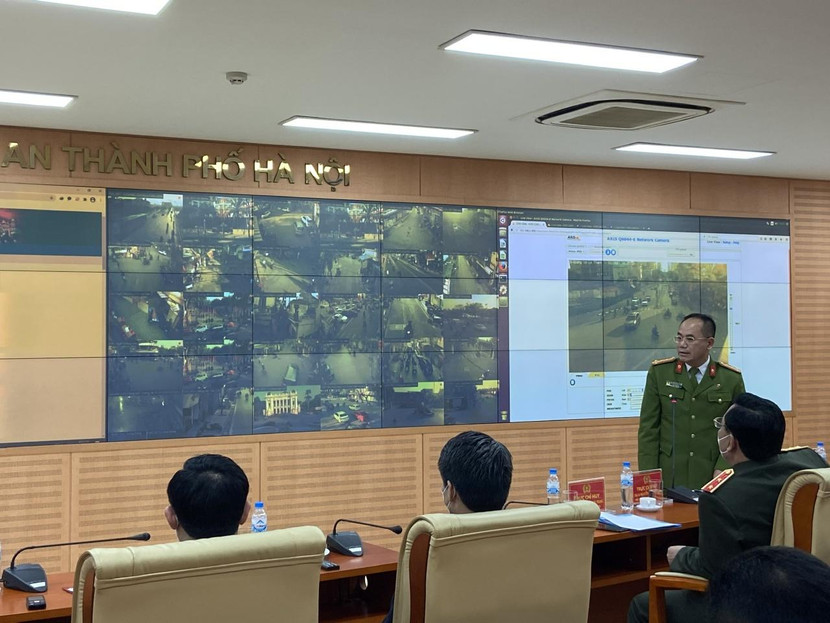 Đại tá Nguyễn Thanh Tùng - Phó Giám đốc thay mặt lực lượng CATP hứa với đồng chí Bí thư; CATP sẽ hoàn thành tốt nhiệm vụ đảm bảo an ninh, an toàn để người dân vui Xuân, đón Tết