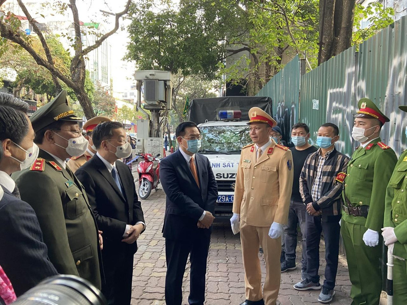 Bí thư Thành ủy Vương Đình Huệ cùng lãnh đạo Thành phố thăm hỏi, động viên Tỏ công tác 141