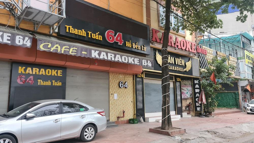 Dãy cà phê, karaoke trên phố Đền Lừ, quận Hoàng Mai đóng cửa từ nhiều ngày nay Dãy cà phê, karaoke trên phố Đền Lừ, quận Hoàng Mai đóng cửa từ nhiều ngày nay