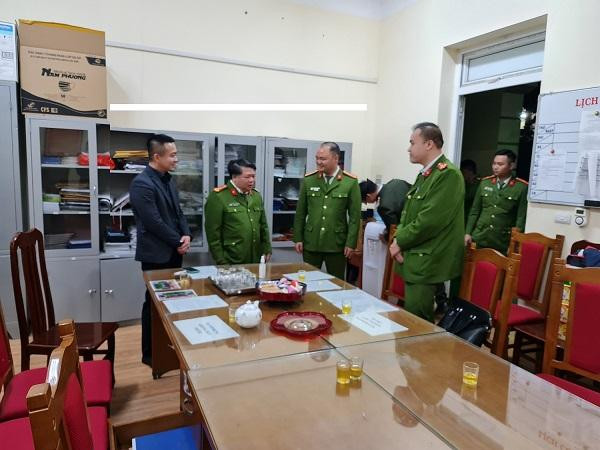 Chỉ huy CAH Thạch Thất trao đổi, định hướng yêu cầu trọng tâm công tác với Công an xã Hữu Bằng