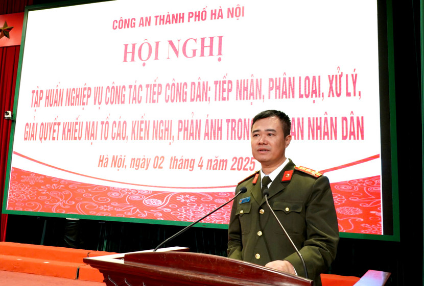 Đại tá Nguyễn Ngọc Quyền - Phó Giám đốc CATP Hà Nội phát biểu khai mạc hội nghị Đại tá Nguyễn Ngọc Quyền - Phó Giám đốc CATP Hà Nội phát biểu khai mạc hội nghị