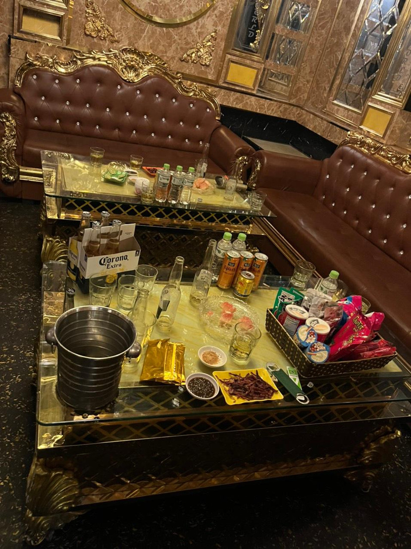 Các dịch vụ trong quán cung cấp bình thường như...có giấy phép