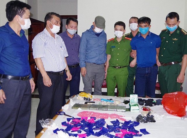 Đối tượng Đặng Quốc Hùng bị bắt giữ cùng tang vật