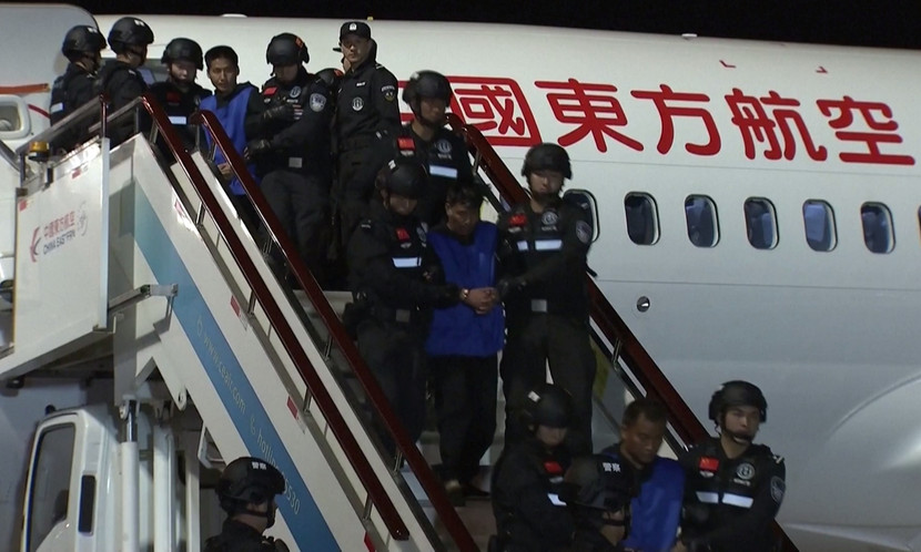 Các đối tượng thuộc các tổ chức lừa đảo trực tuyến hàng đầu ở miền Bắc Myanmar được giao cho Trung Quốc vào ngày 30-1-2024