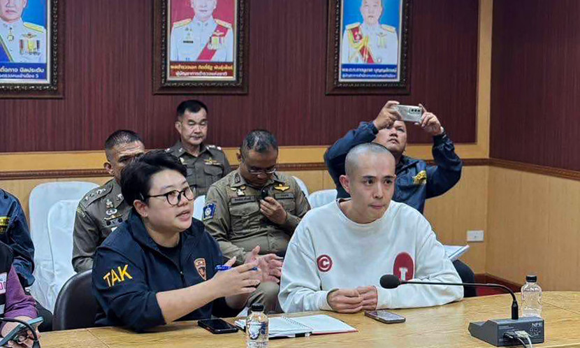 Diễn viên Trung Quốc Vương Hưng (phải) được giải thoát sau hơn 1 tháng đến Thái Lan và bị bắt cóc đưa qua biên giới Myanmar vào một trung tâm lừa đảo trực tuyến