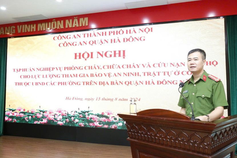 Đại tá Nguyễn Ngọc Quyền phát biểu khai mạc hội nghị Đại tá Nguyễn Ngọc Quyền phát biểu khai mạc hội nghị