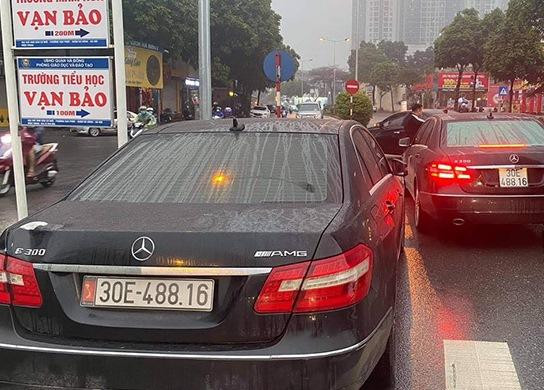 Hai chiếc xe cùng biển số vô tình cùng xuất hiện trên đường phố Hà Nội cách đây không lâu