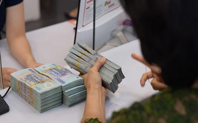 Tiền gửi dân cư tại ngân hàng có xu hướng giảm Tiền gửi dân cư tại ngân hàng có xu hướng giảm