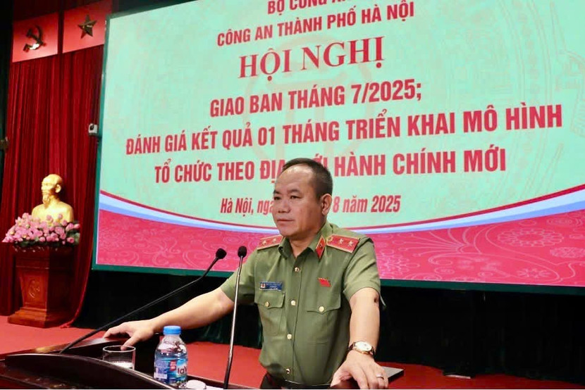 Trung tướng Nguyễn Thanh Tùng, Uỷ viên Ban Thường vụ Thành uỷ, Bí thư Đảng uỷ, Giám đốc CATP Hà Nội phát biểu chỉ đạo tại hội nghị Trung tướng Nguyễn Thanh Tùng, Uỷ viên Ban Thường vụ Thành uỷ, Bí thư Đảng uỷ, Giám đốc CATP Hà Nội phát biểu chỉ đạo tại hội nghị