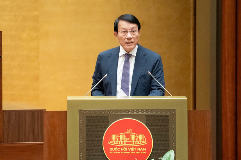 Đại tướng Lương Tam Quang, Ủy viên Bộ Chính trị, Bộ trưởng Bộ Công an trình bày Tờ trình trước Quốc hội