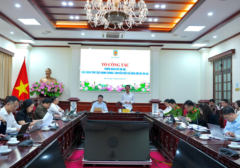 Quang cảnh buổi họp