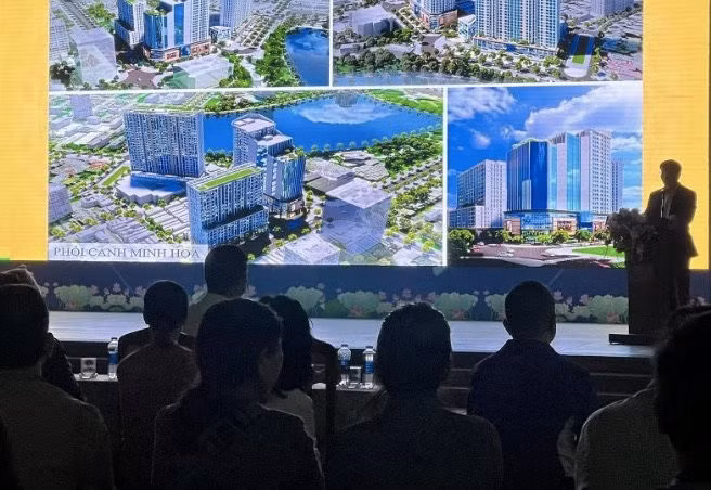Đại diện quận Ba Đình thuyết trình dự án