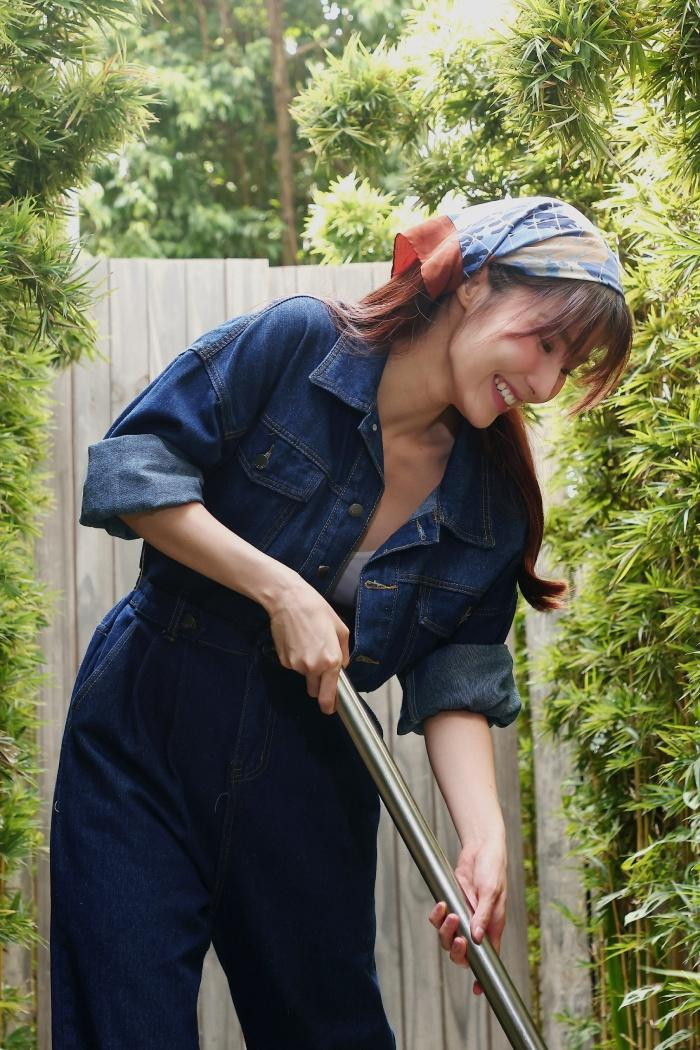 Từ khi Thiên Minh chuyển hướng làm nhiếp ảnh gia, anh cũng đã chụp cho cô bạn thân hàng chục bộ ảnh nghệ thuật cực kỳ đẹp mắt