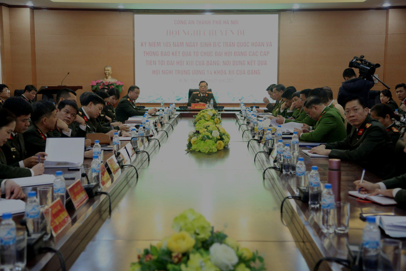 Thiếu tướng Nguyễn Hải Trung - Giám đốc CATP Hà Nội cùng chỉ huy các đơn vị tại điểm cầu Công an Hà Nội