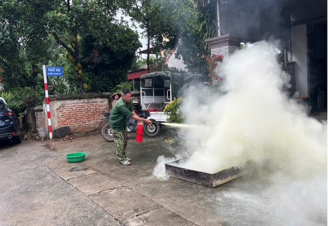 Thực hành kỹ năng dập lửa