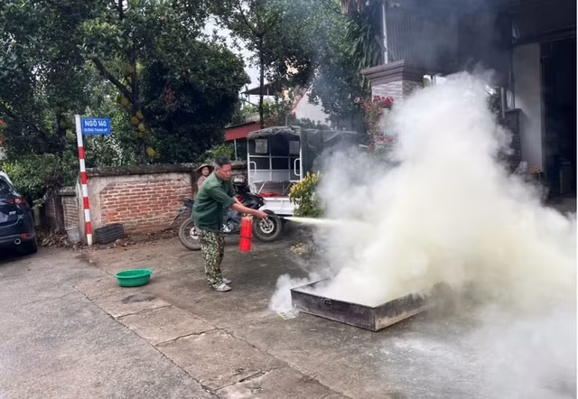 Thực hành kỹ năng dập lửa