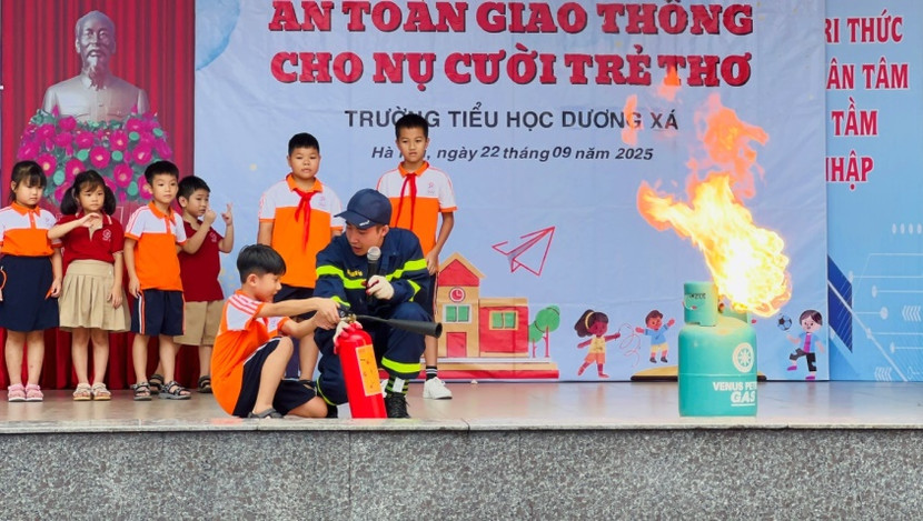 Hà Nội: Sinh động, thiết thực các biện pháp tuyên truyền pháp luật giao thông ở cấp cơ sở ảnh 13