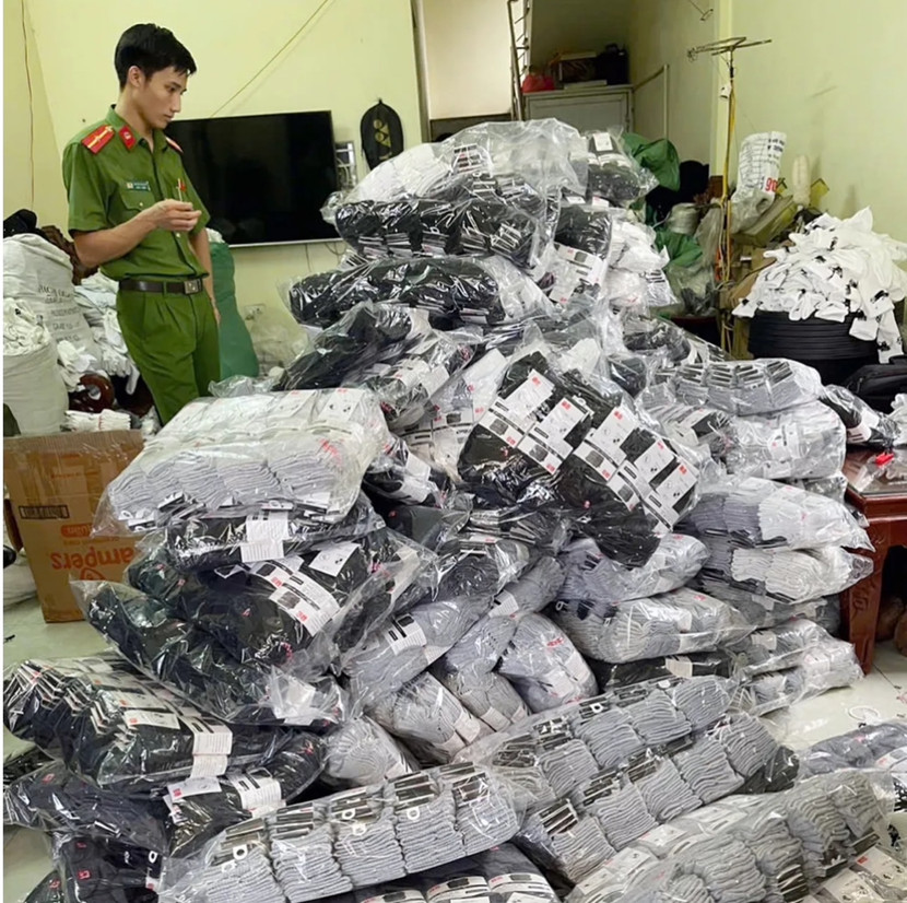 Số tất có dấu hiệu vi phạm bị lập biên bản tạm giữ Số tất có dấu hiệu vi phạm bị lập biên bản tạm giữ