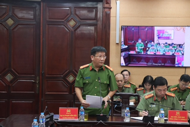 Chỉ huy các đơn vị báo cáo tại hội nghị Chỉ huy các đơn vị báo cáo tại hội nghị