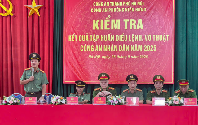 Buổi kiểm tra điều lệnh, quân sự, võ thuật được tiến hành nghiêm túc, đúng quy định