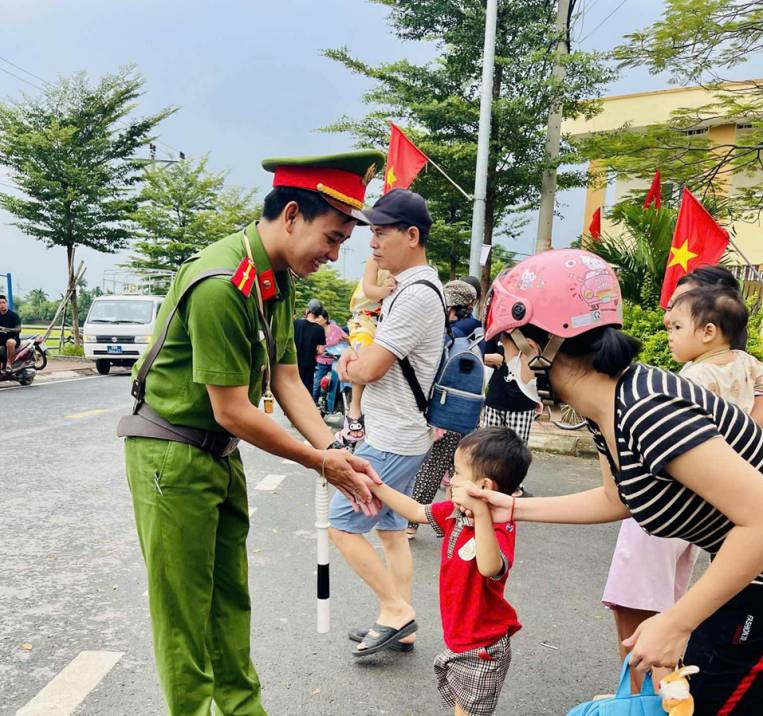 Hà Nội: Sinh động, thiết thực các biện pháp tuyên truyền pháp luật giao thông ở cấp cơ sở ảnh 2