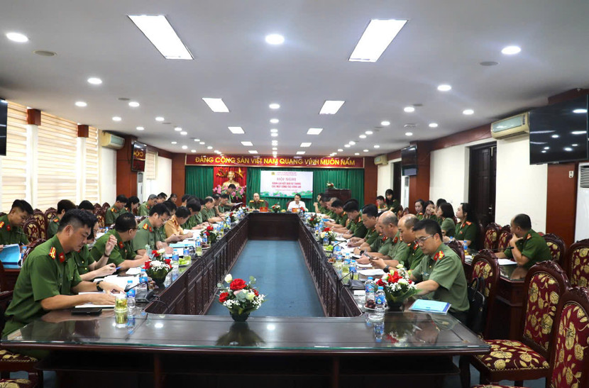 Toàn cảnh chương trình làm việc tại Công an phường Hoàng Mai