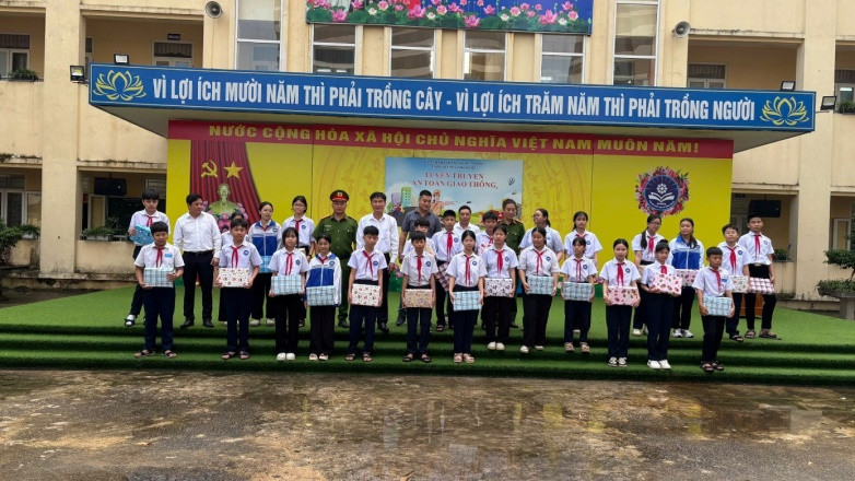 Hà Nội: Sinh động, thiết thực các biện pháp tuyên truyền pháp luật giao thông ở cấp cơ sở ảnh 11