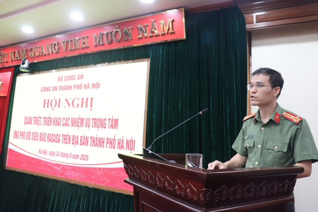 Thượng tá Dương Minh Tuyến – Phó trưởng phòng Tham mưu báo cáo tóm tắt tình hình và các nhiệm vụ trọng tâm triển khai ứng phó với siêu bão Ragasa của Công an thành phố Hà Nội Thượng tá Dương Minh Tuyến – Phó trưởng phòng Tham mưu báo cáo tóm tắt tình hình và các nhiệm vụ trọng tâm triển khai ứng phó với siêu bão Ragasa của Công an thành phố Hà Nội