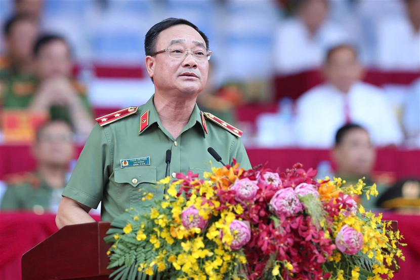 Trung tướng Phạm Thế Tùng, Ủy viên Ban Thường vụ Đảng ủy Công an Trung ương, Thứ trưởng - Trưởng Tiểu ban an ninh, trật tự Bộ Công an phát biểu chỉ đạo và phát lệnh xuất quân bảo đảm an ninh, trật tự Lễ Kỷ niệm 50 năm Ngày Giải phóng miền Nam, thống nhất đất nước.