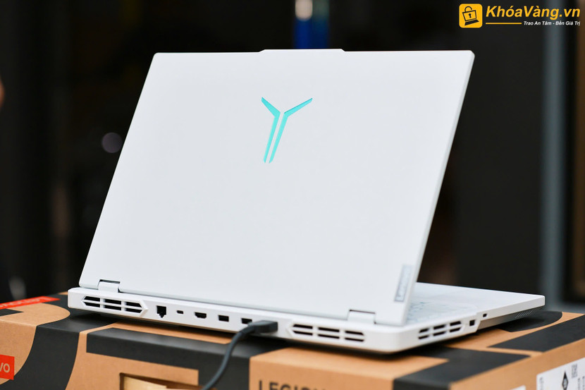 Thiết kế mạnh mẽ của dòng Legion 5 PRO