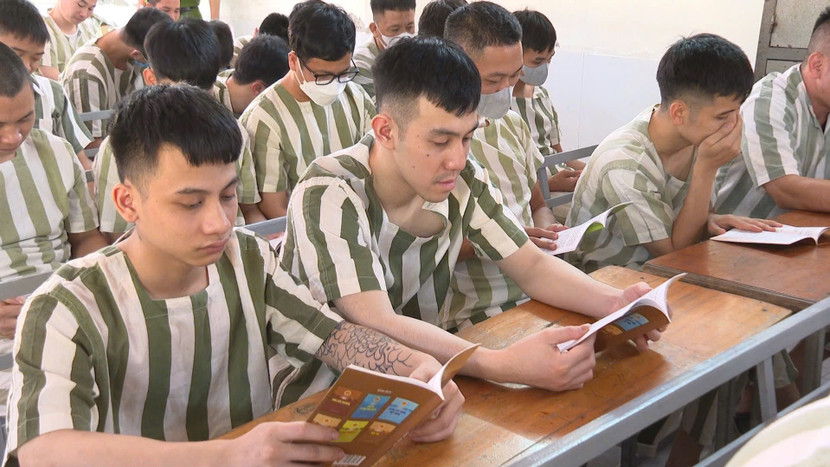 Phạm nhân được tạo điều kiện đọc sách, báo trong quá trình thi hành án Phạm nhân được tạo điều kiện đọc sách, báo trong quá trình thi hành án