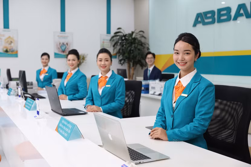 Công tác chuyển đổi số được ABBANK thực hiện mạnh mẽ hứa hẹn sẽ tiếp tục mang đến nhiều dịch vụ tiện ích mới, phục vụ khách hàng tốt hơn trong năm 2025 Công tác chuyển đổi số được ABBANK thực hiện mạnh mẽ hứa hẹn sẽ tiếp tục mang đến nhiều dịch vụ tiện ích mới, phục vụ khách hàng tốt hơn trong năm 2025