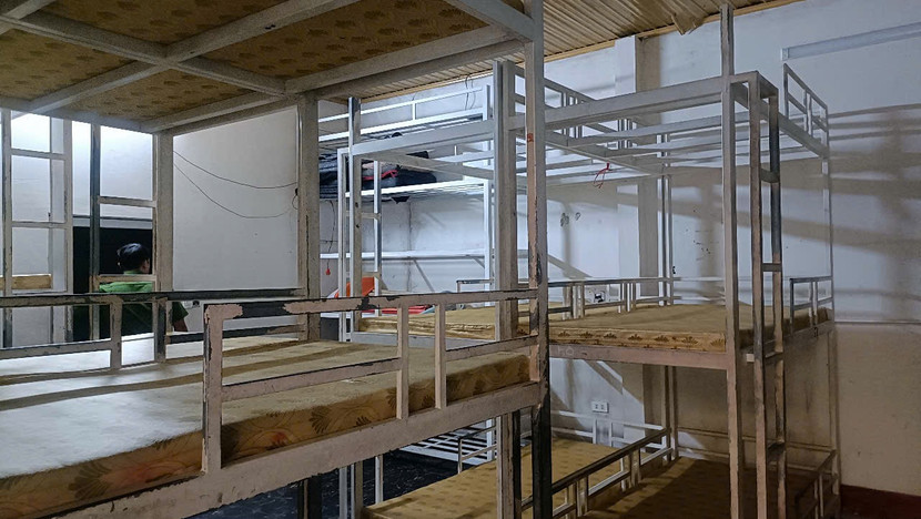 là chỗ sinh hoạt tạm bợ của các nữ nhân viên là chỗ sinh hoạt tạm bợ của các nữ nhân viên