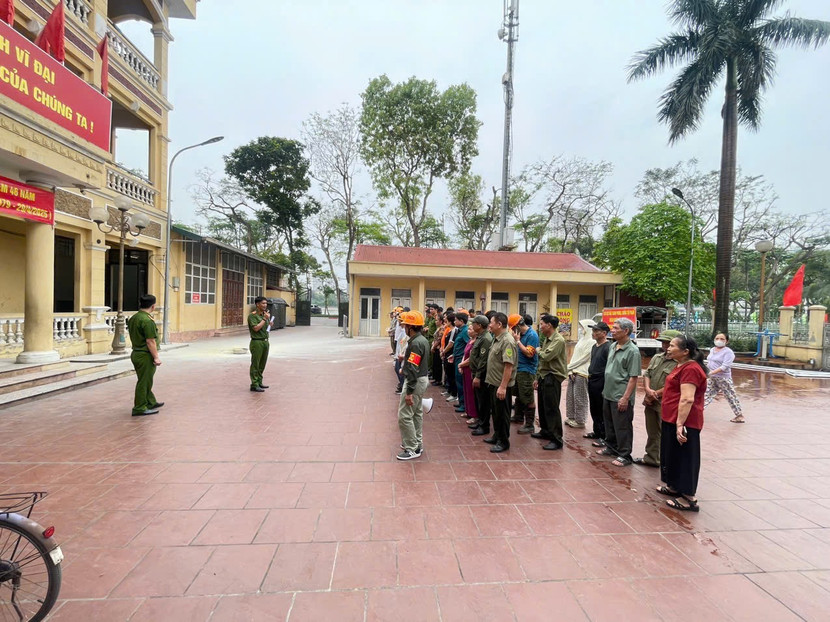 Tập hợp đội hình trước khi triển khai phương án diễn tập