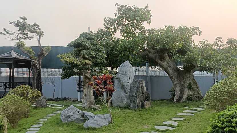 Đằng sau vẻ hào nhoáng... Đằng sau vẻ hào nhoáng...