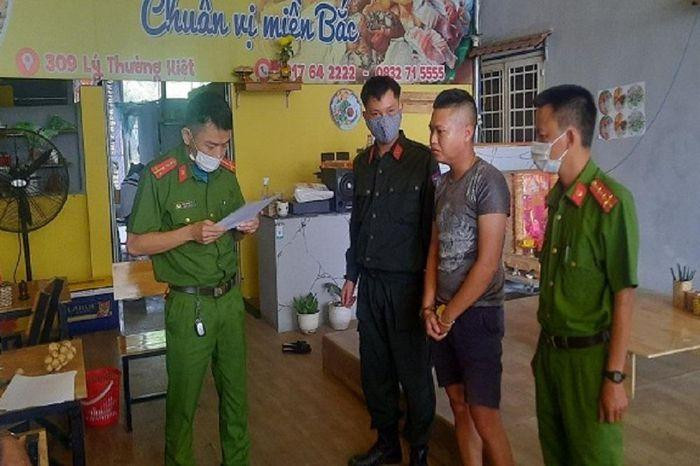 Lực lượng chức năng Công an tỉnh Quảng Nam khám xét khẩn cấp nơi ở của đối tượng L.Q.P Lực lượng chức năng Công an tỉnh Quảng Nam khám xét khẩn cấp nơi ở của đối tượng L.Q.P