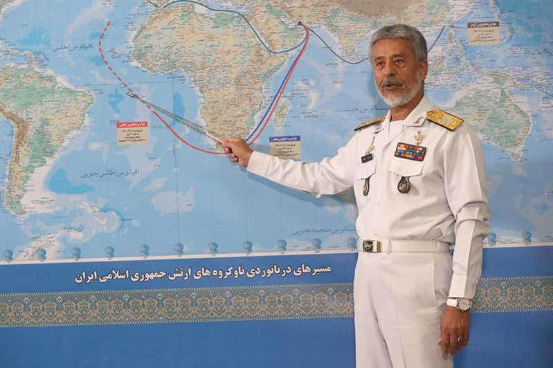 Chuẩn Đô đốc Iran trình bày về hướng đi của 2 tàu chiến nước này khi chúng lần đầu tiên đi qua Đại Tây Dương trong cuộc họp báo ngày 10-6