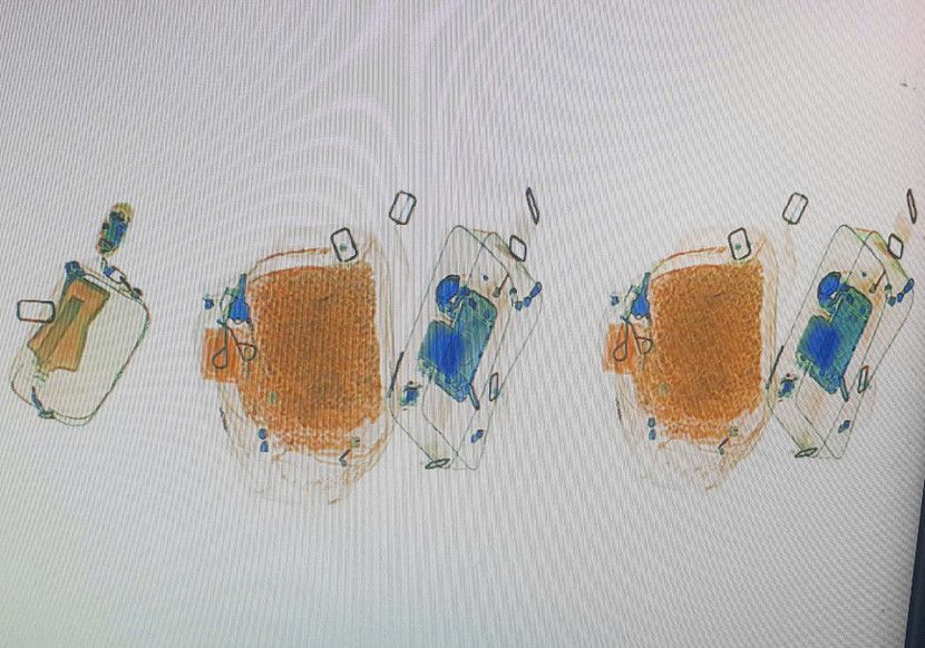 Chiếc ba lô nghi vấn qua hình ảnh soi chiếu