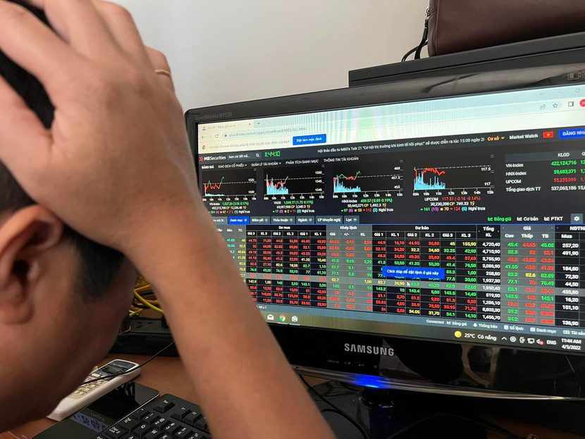 Thị trường chứng khoán Việt Nam diễn biến tiêu cực suốt hơn nửa năm qua Thị trường chứng khoán Việt Nam diễn biến tiêu cực suốt hơn nửa năm qua