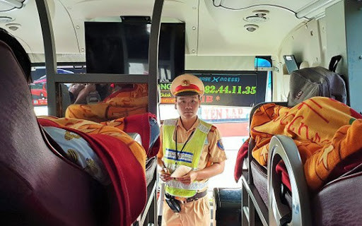 CSGT tăng cường kiểm tra xử lý các hành vi vi phạm liên quan đến xe khách
