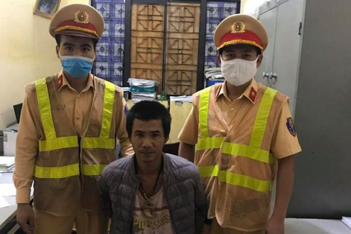 Đội CSGT số 9, Phòng CSGT, CATP Hà Nội đã phát hiện, truy bắt đối tượng trộm cắp ô tô trên Quốc lộ 32